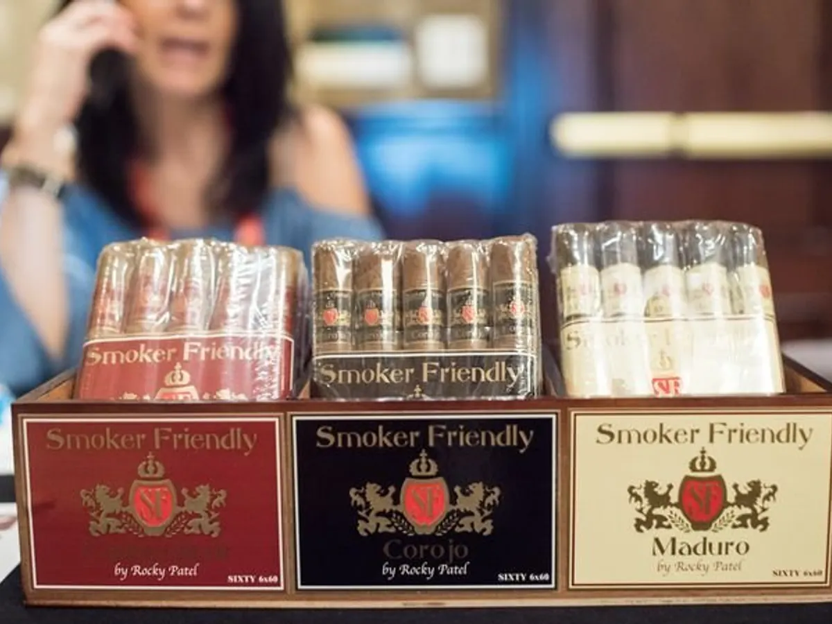 how many sticks of cigarettes in a pack How Many Packs of Cigarettes are in a Carton?