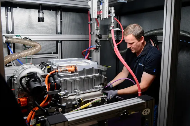 Toyota to join Volvo, Daimler heavy-duty fuel-cell JV