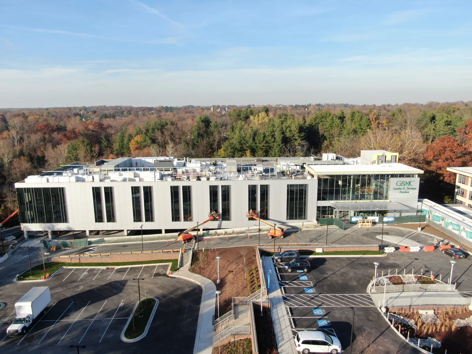 DPR completes the exterior facade installation of the Sandra R. Berman Pavilion in November 2023 in preparation for the Friedman Building opening.