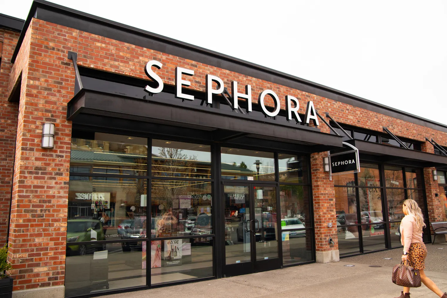 Sephora storefront.