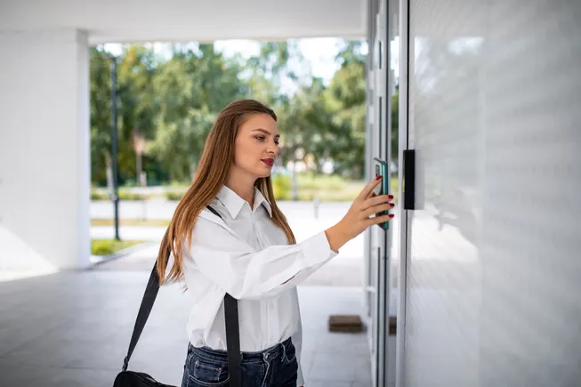 6 tips to help property managers succeed with mobile credentials