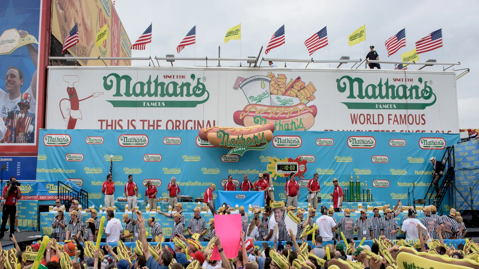 Smithfield Foods to buy Nathan’s Famous for 0M