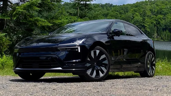 Polestar 4 BEV 2025
