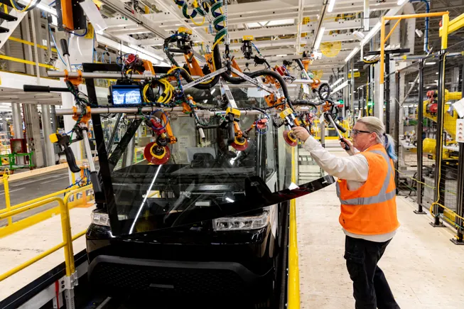 Amid Unifor labor talks, experts ask if Detroit 3 investments in Canada are realistic