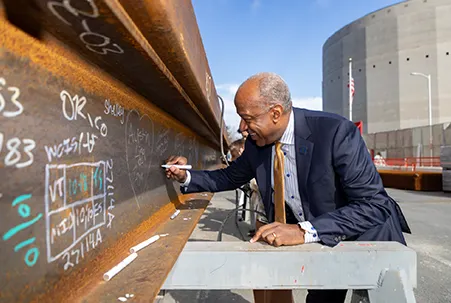 McCarthy tops out $3.7B California healthcare tower