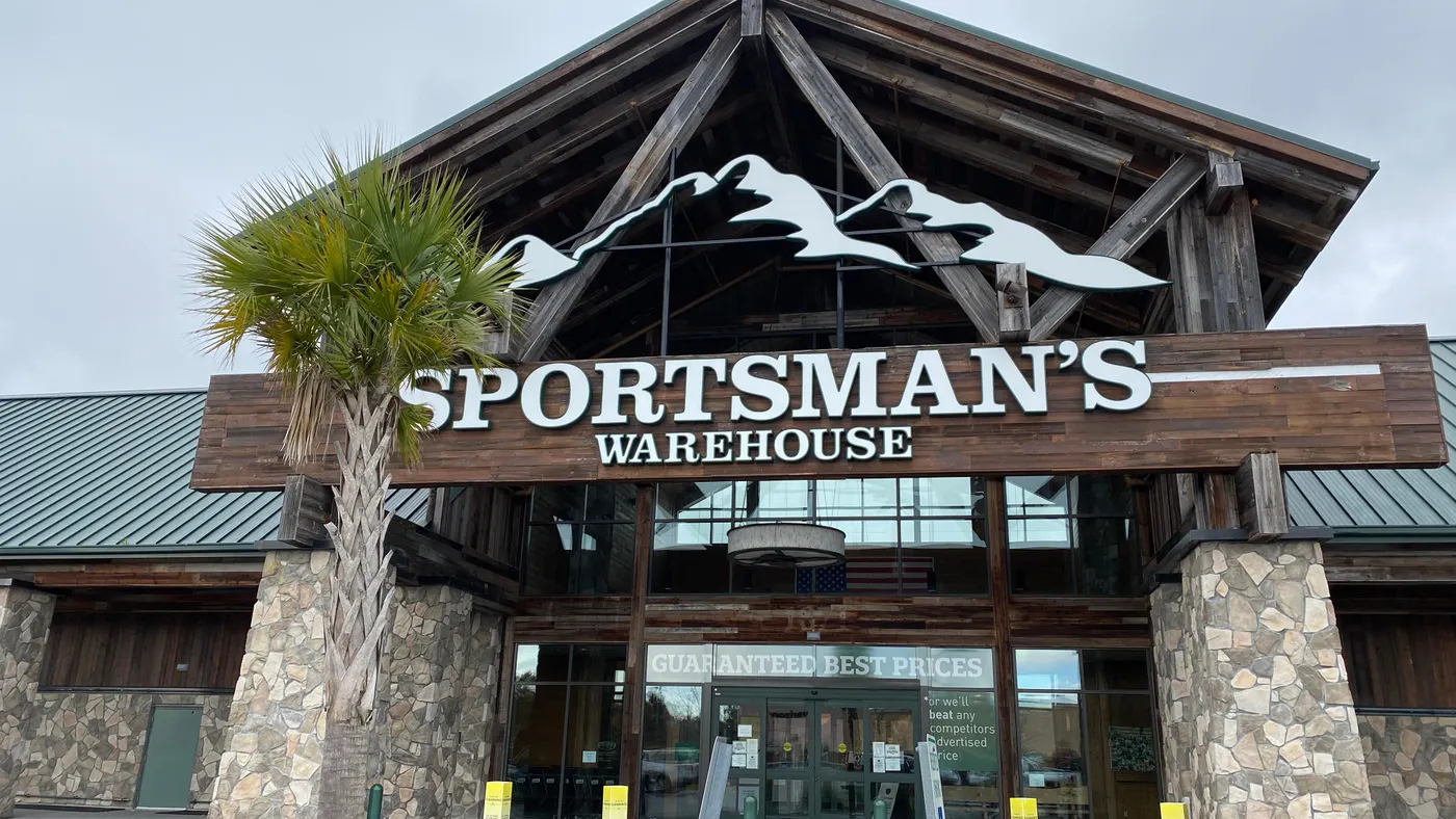 a Sportsman's Warehouse storefront