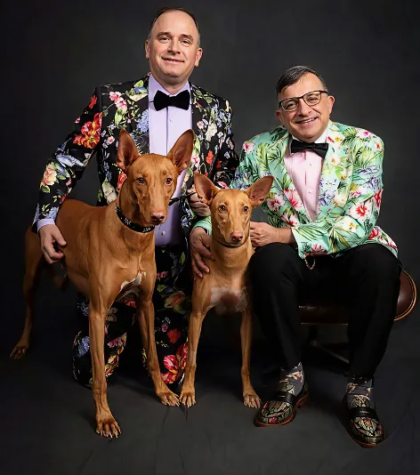 Eliav Barr with dogs