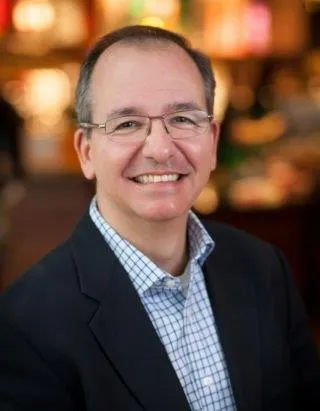 A headshot of a Beto Guajardo, Blaze Pizza CEO