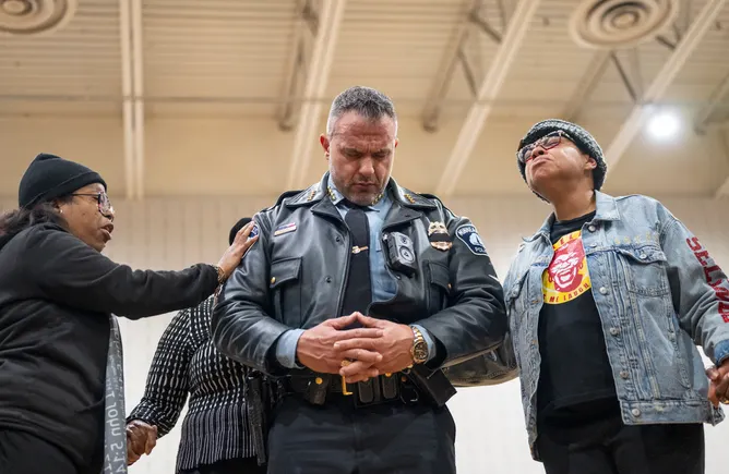 Minneapolis draws a line on federal immigration tactics