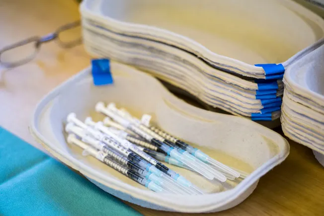 FDA panel recommends keeping COVID shots targeted to same strain as last year