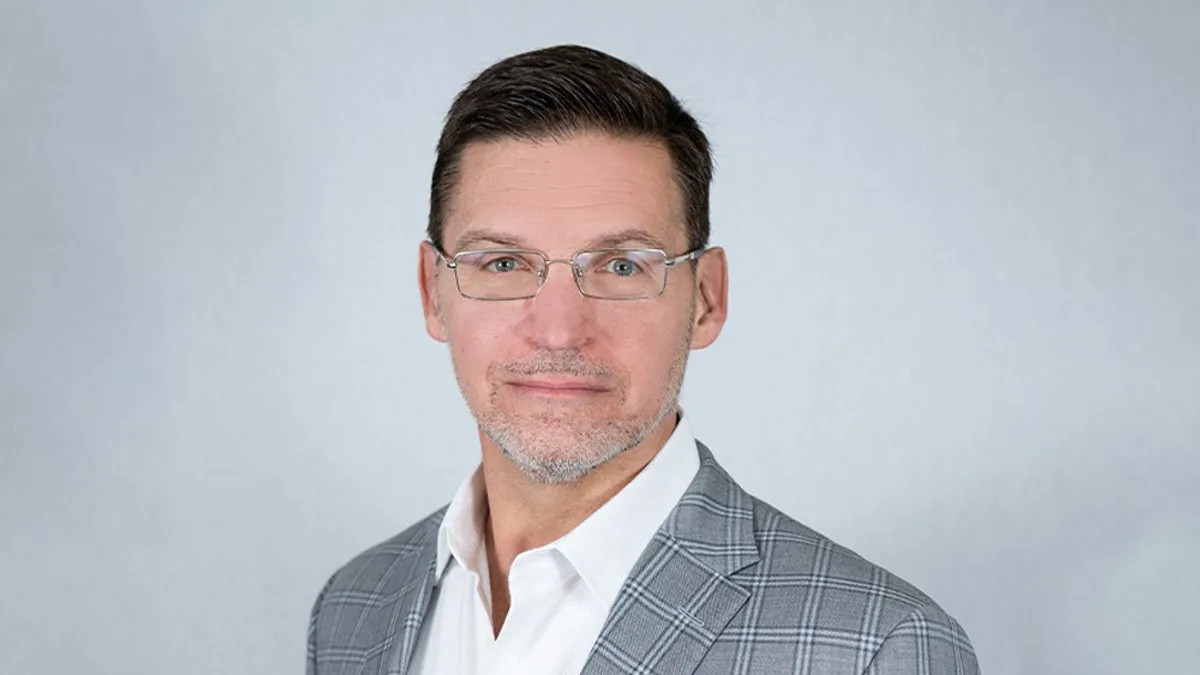 Headshot of new Advantage CEO Dave Peacock