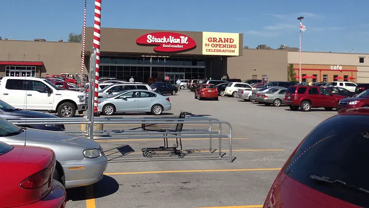 All in the family: Strack and Van Til families buy back chain | Grocery ...