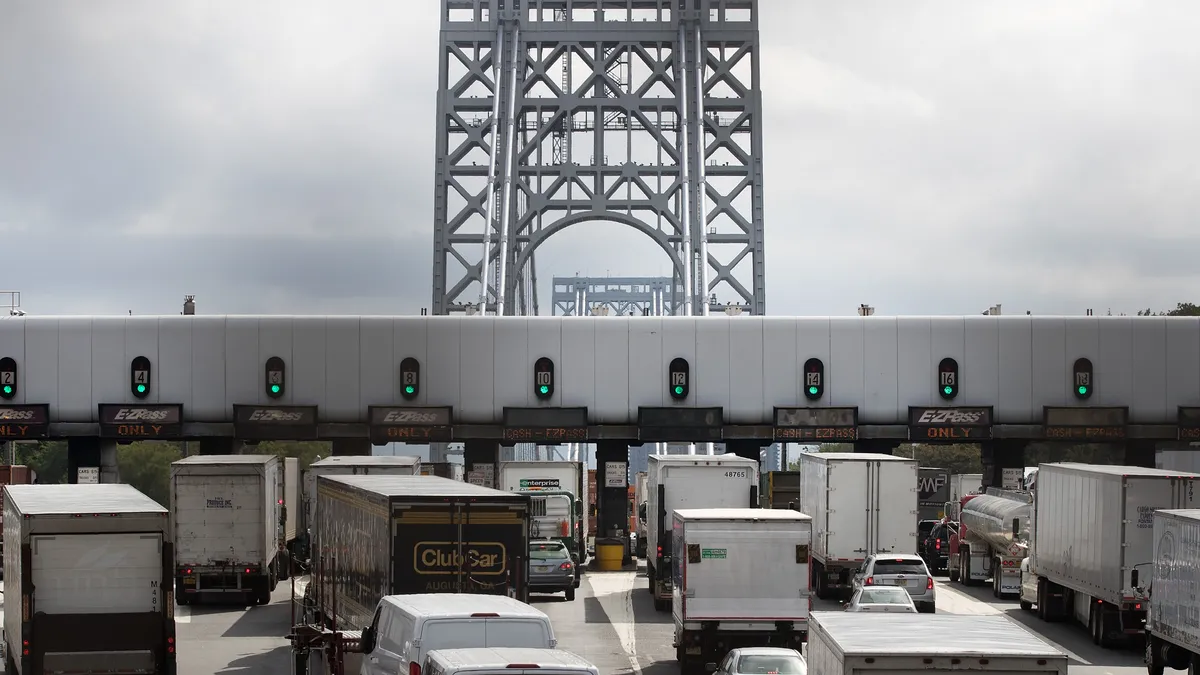 Traffic approaches the George Washington Bridge, September 7, 2016 in Fort Lee, New Jersey.