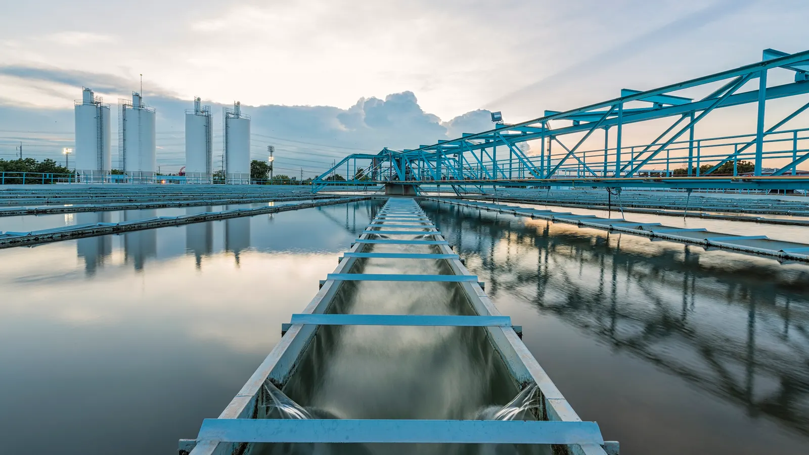 Local water projects would get billions under water infrastructure bill