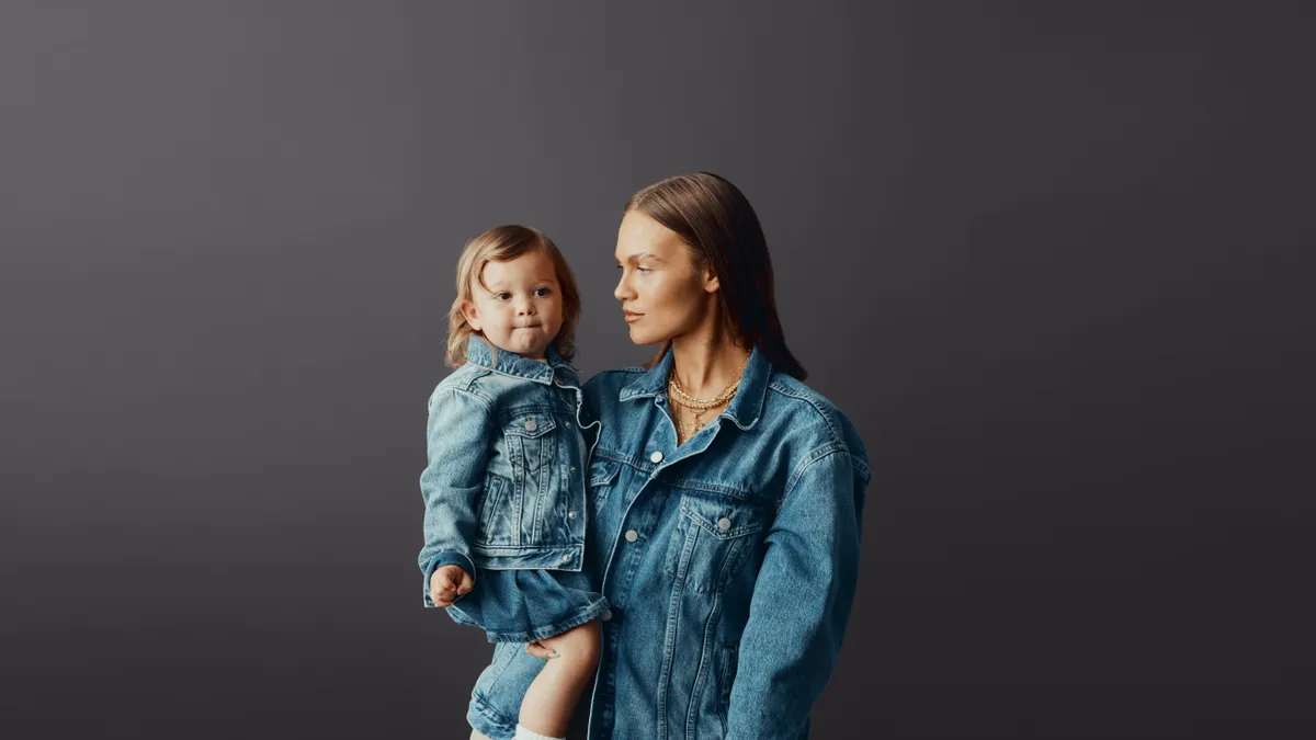 Gap's Fall 2023 Adult campaign showcasing its fall clothing collection. Pictured is Veneda Carter with her two-year-old daughter Bobbi.