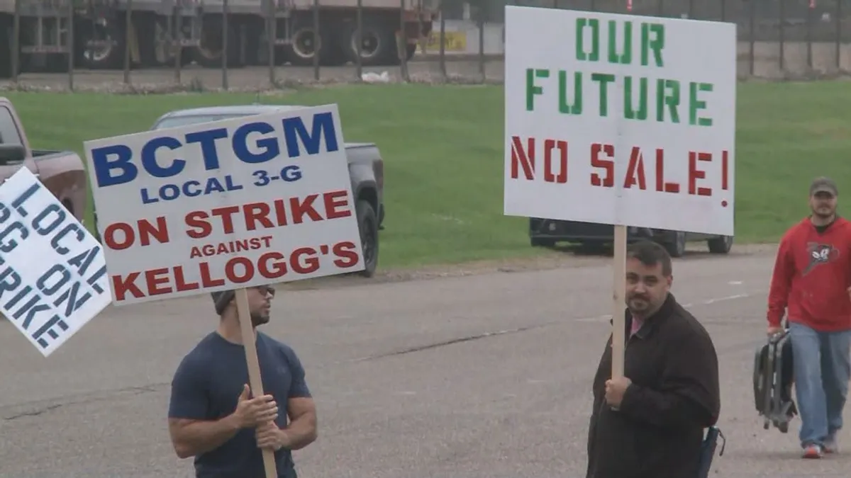 Kellogg labor strikes in Battle Creek, Michigan on Oct. 5, 2021 (cont.)