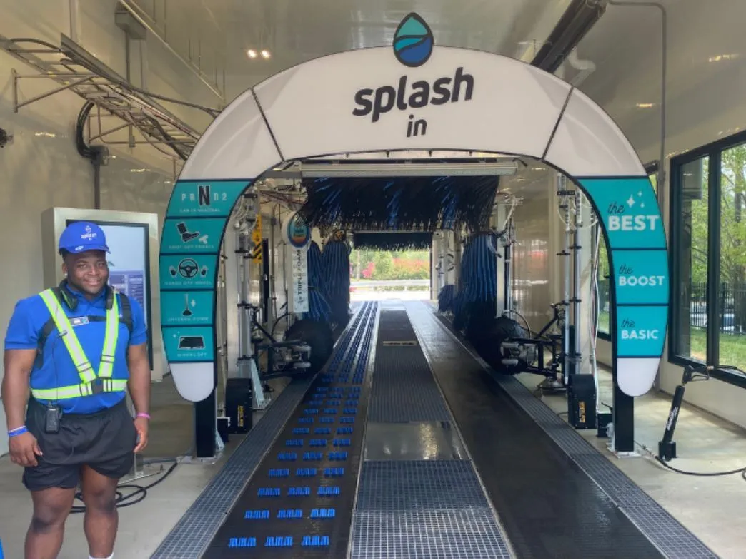 A photo of a standalone Splash In car wash in La Plata, Maryland.