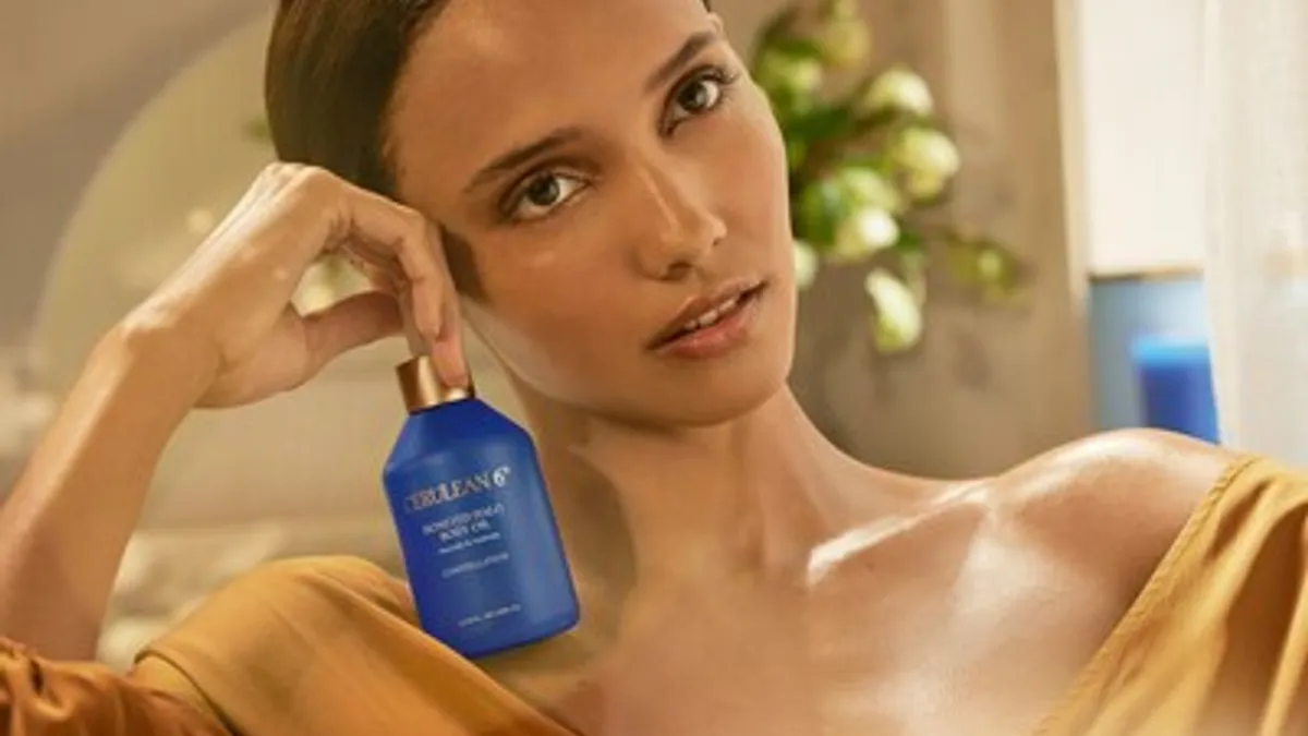 Person holding a Cerulean 6 bottle.