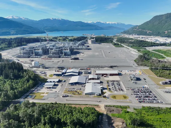 Fluor and JGC Secure $7.5 Billion Contracts for LNG Canada Expansion