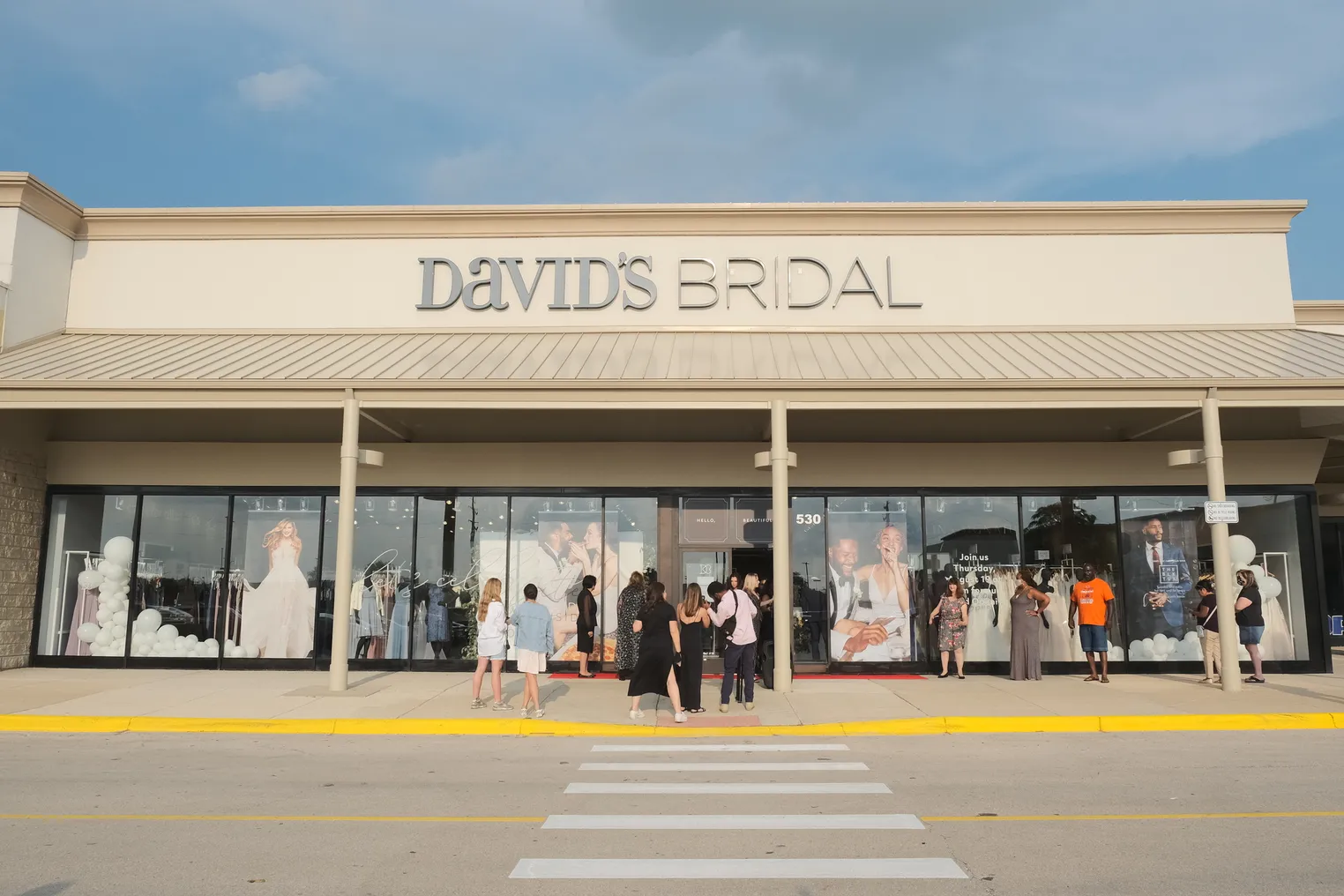 David's Bridal opens a store in Naperville, Illinois.