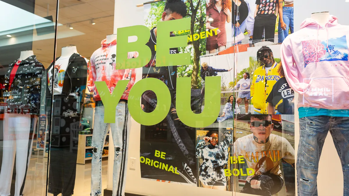 Rue21 to open new stores.