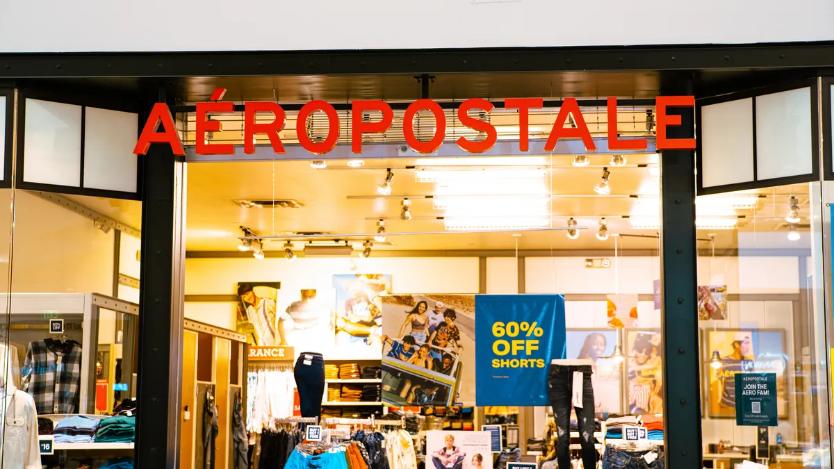 An Aéropostale storefront