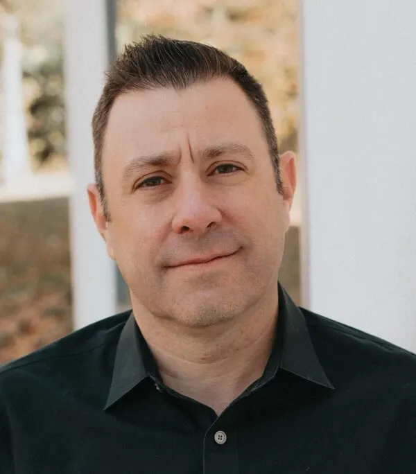 A headshot of Alan Silver.
