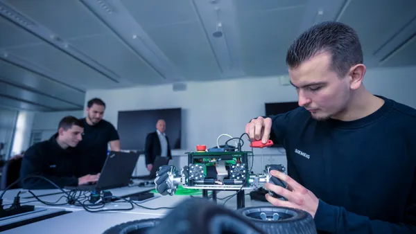 Trainees Learn To Use Artificial Intelligence