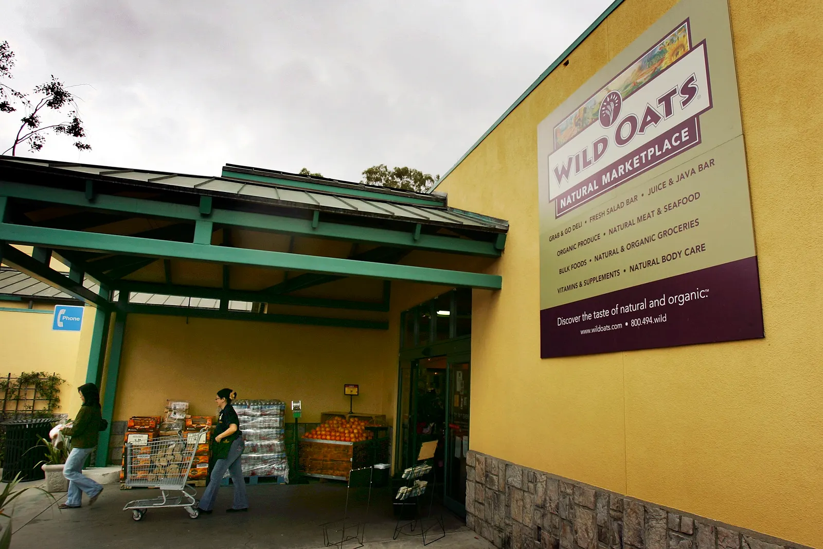 Exterior of a Wild Oats grocery store