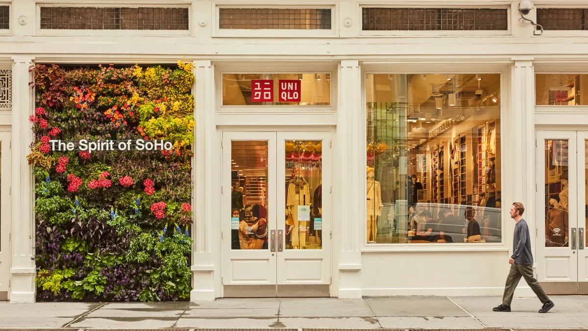 uniqlo storefront in new york city