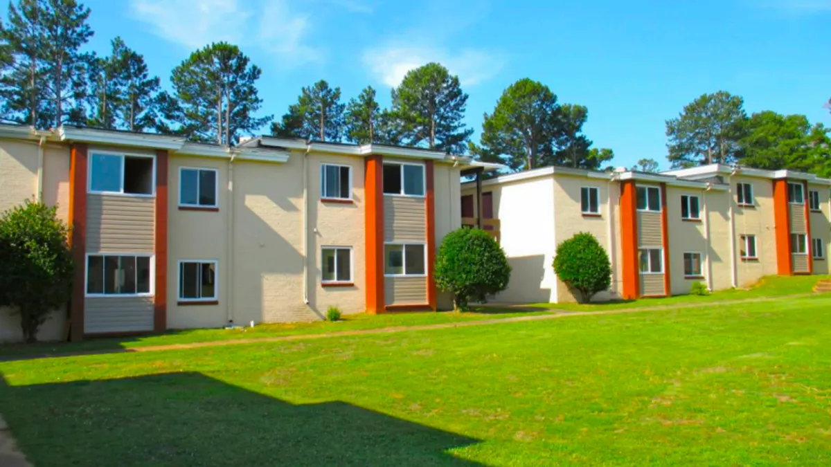 Garden apartment buildings in alabama.