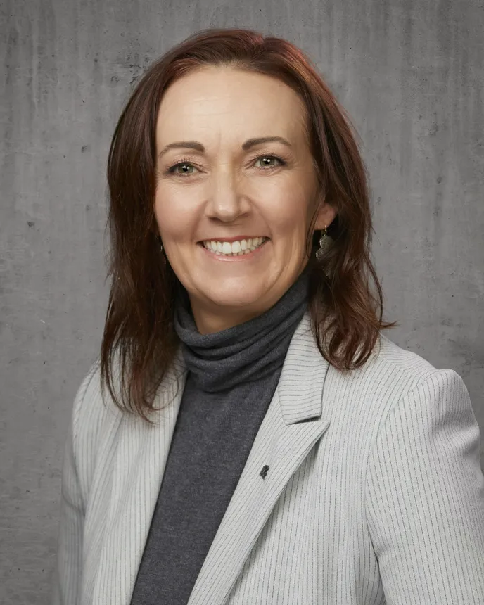 A headshot shows Swinerton construction executive Jennifer Lauritzen.