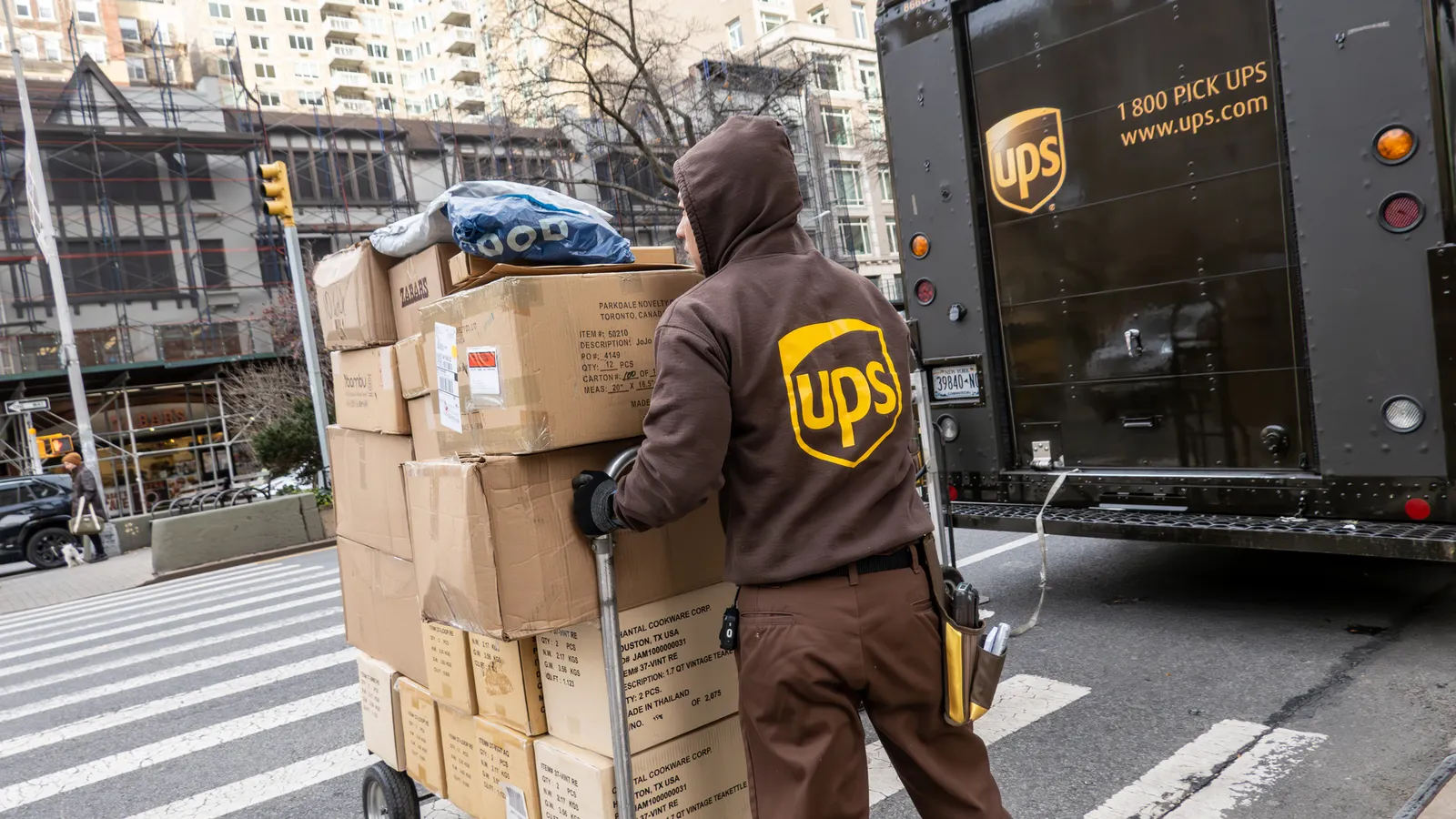 UPS, daha az Amazon hacmiyle yoğun sezon hazırlığına giriyor