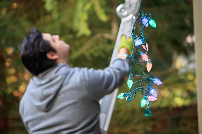 Walmart, Angi partner on holiday light installation | Retail Dive