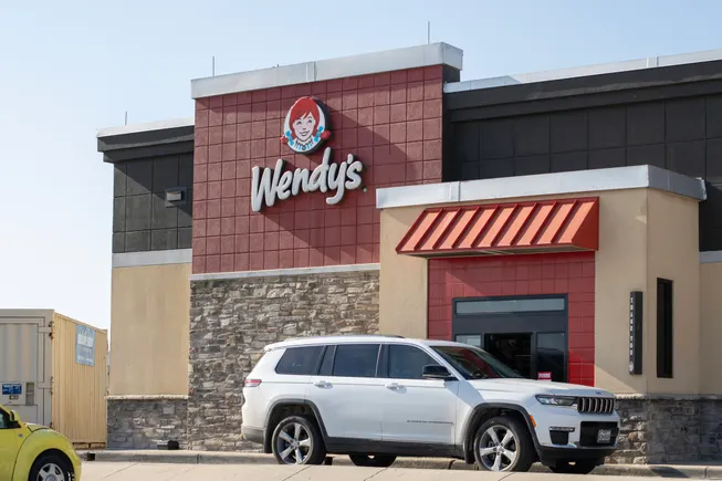 Wendy’s revives COO position