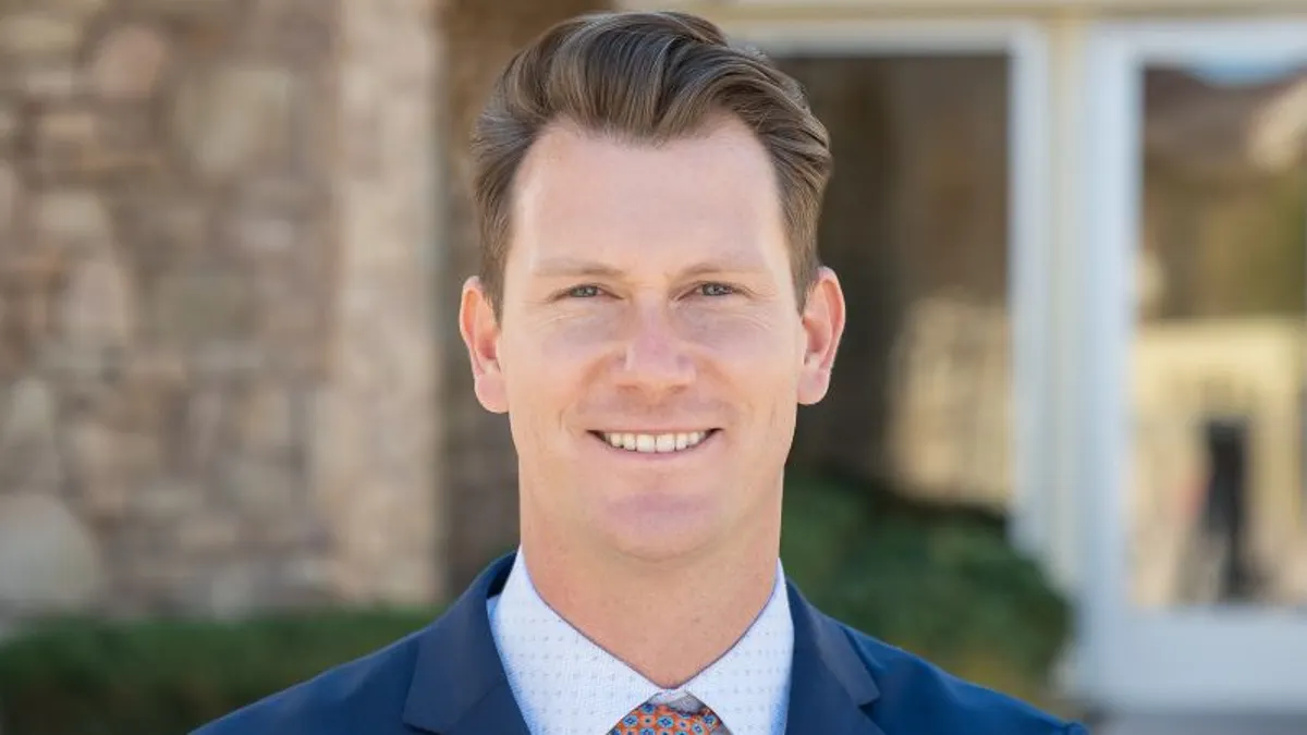 headshot of Taylor Veerhalen