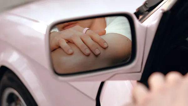 Person wears Oura ring in a car