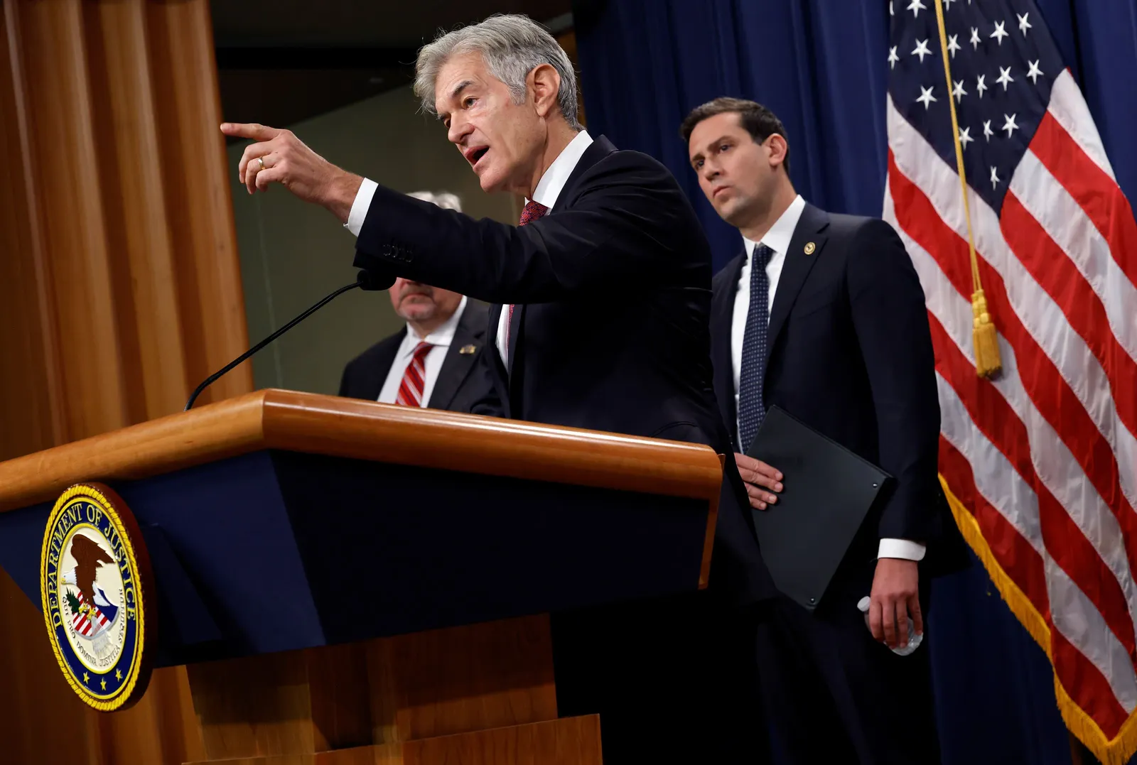 Dr. Mehmet Oz speaks behind a podium.
