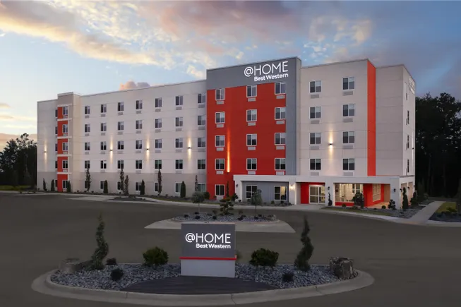 Lodging Lowdown: Highgate names new CMO, Ritz-Carlton Residences in Florida tops out