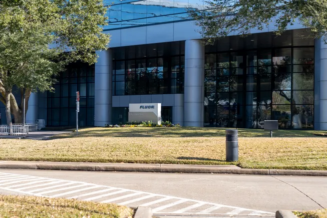 Fluor posts Q4 2025 loss, expects rebound this year | Construction Dive