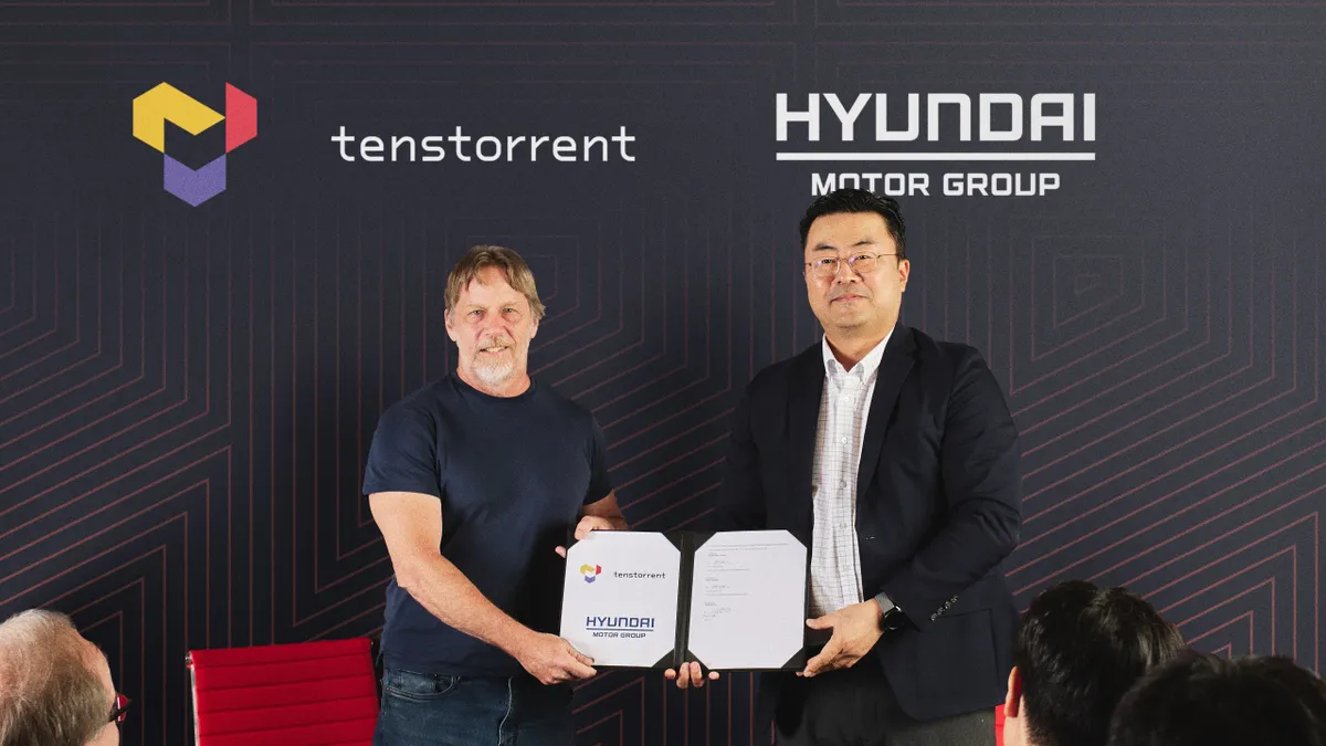 Picture of Jim Keller, CEO of Tenstorrent, and Heung-soo Kim, executive vice president at Hyundai Motor Group.