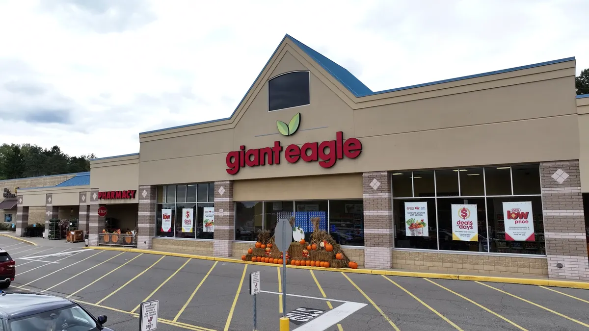 Giant Eagle storefront