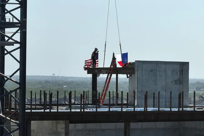 Turner JV tops out $550M Texas hospital