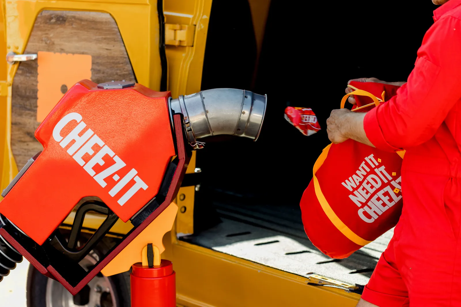 A photo of the Cheez-It pump filling a bag with packages of snack crackers.