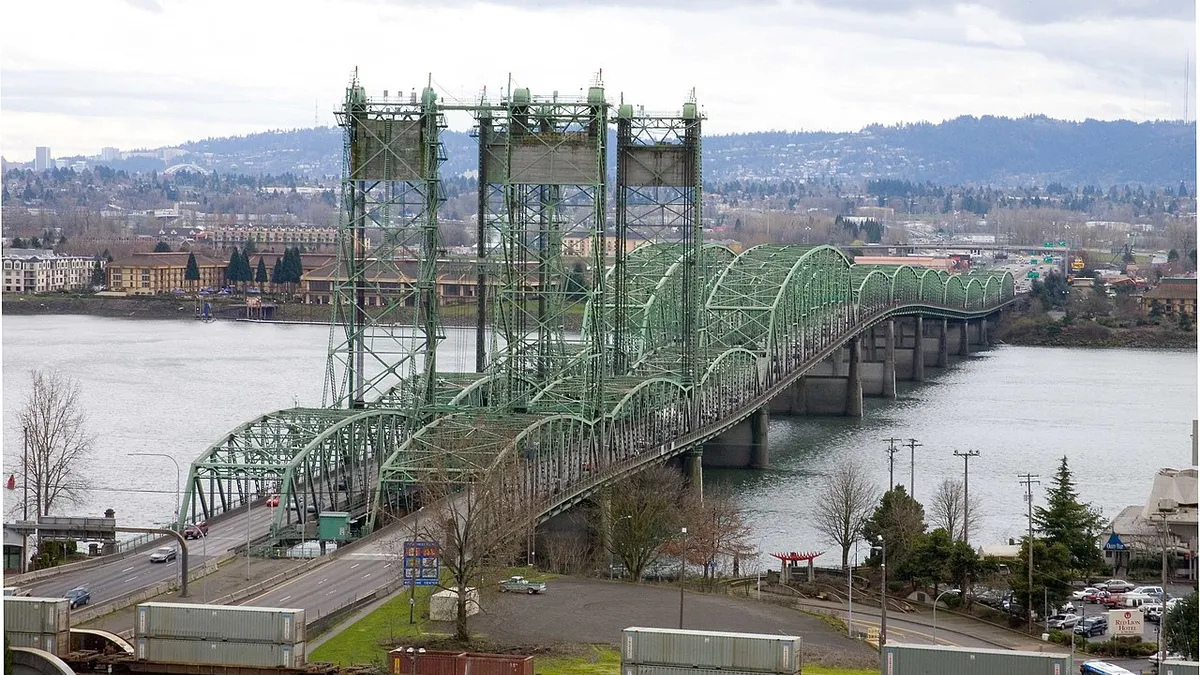 Interstate 5 bridge between Washington and Oregon