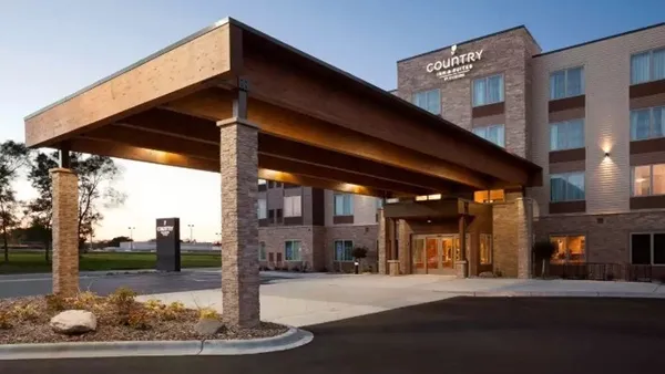 The exterior of a Country Inn & Suites by Radisson hotel.