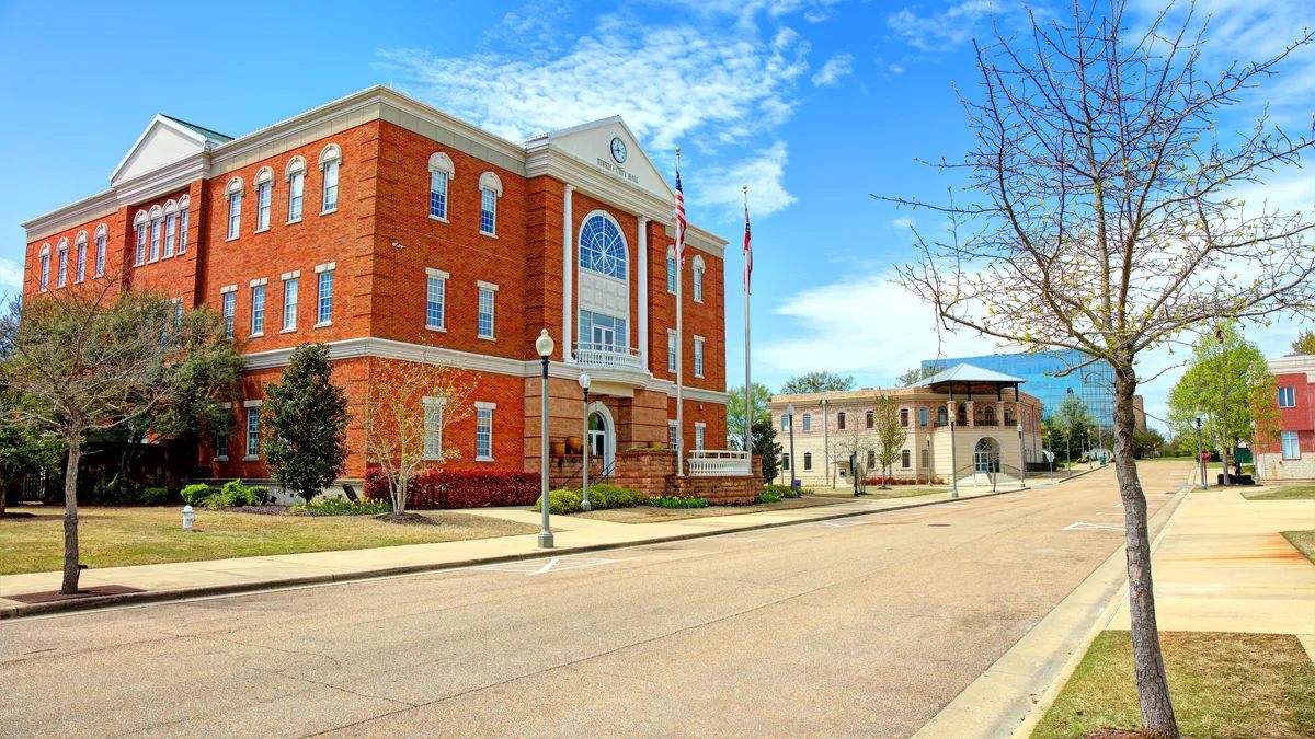 A street view of the city hall building in Tupelo, Mississippi is shown.