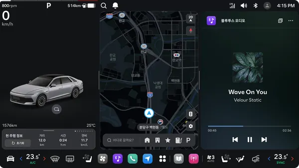 The Pleos Connect infotainment screen with graphics and icons in split screen mode.
