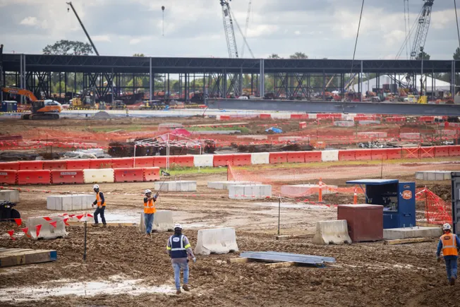 Contractors Face Growing Backlogs Amid Profitability Concerns