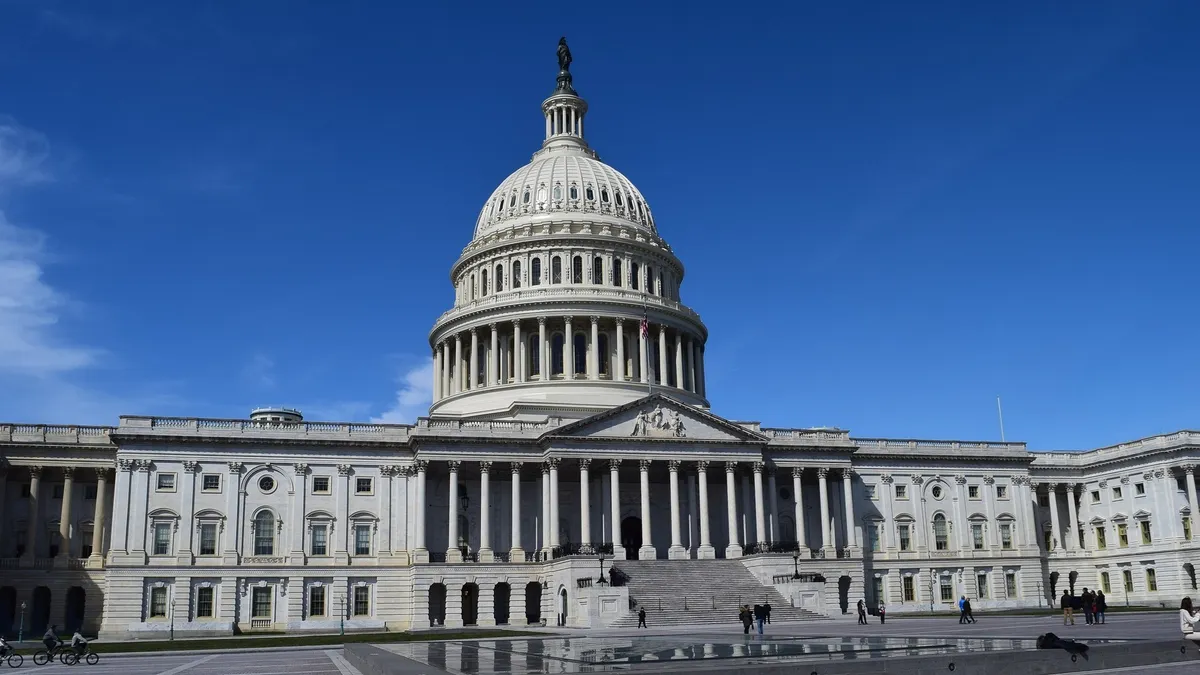 A front facing view of the U.S. Capitol building.